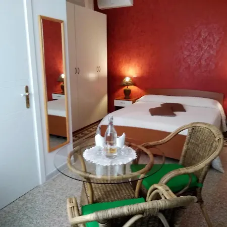 Vico Vacanze Bed & Breakfast 4*