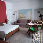 Alojamento de Acomodação e Pequeno-almoço Vico Vacanze 4*