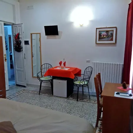 Vico Vacanze לינה וארוחת בוקר 4*